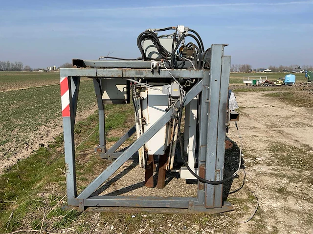 Agrinova p2003-10 kluitsteekmachine - afbeelding 15 van  19