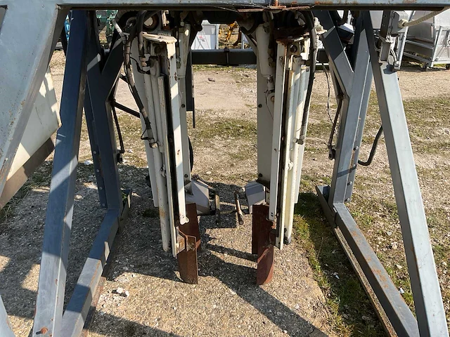 Agrinova p2003-10 kluitsteekmachine - afbeelding 17 van  19