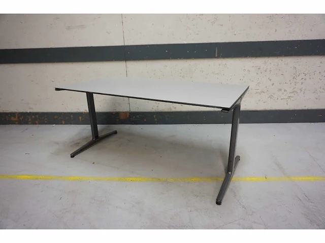 Ahrend - bureau (4x) - afbeelding 1 van  5
