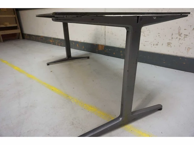 Ahrend - bureau (4x) - afbeelding 2 van  5