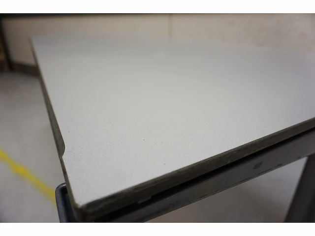 Ahrend - bureau (4x) - afbeelding 3 van  5