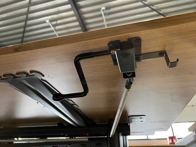 Ahrend - in hoogte verstelbaar - desk - afbeelding 2 van  2