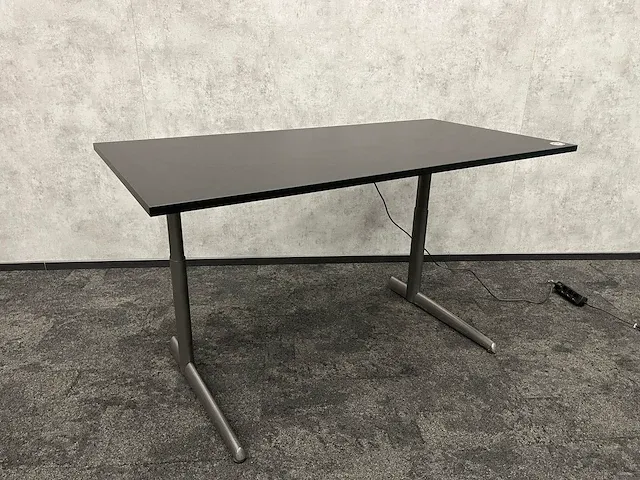 Ahrend 500 - elektrisch bureau 160x80 - afbeelding 1 van  14