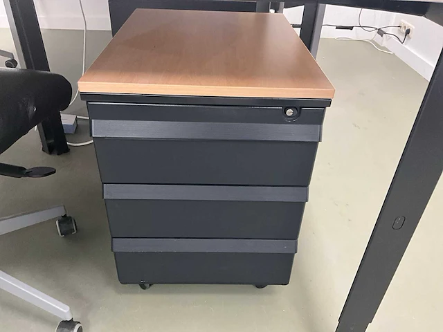 Ahrend bureau (3x) - afbeelding 9 van  10