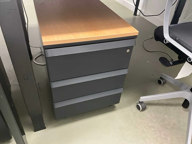 Ahrend bureau (3x) - afbeelding 10 van  10