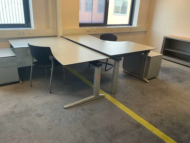 Ahrend bureau (4x) - afbeelding 1 van  10
