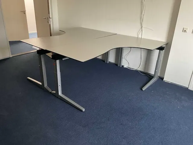 Ahrend bureau (4x) - afbeelding 1 van  6