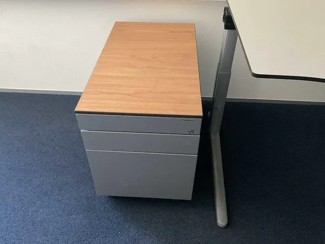 Ahrend bureau (4x) - afbeelding 6 van  6
