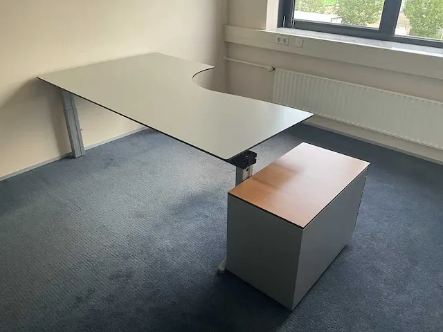 Ahrend bureau (7x) - afbeelding 1 van  12