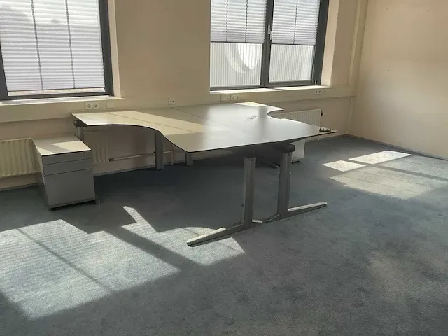 Ahrend bureau (8x) - afbeelding 1 van  10