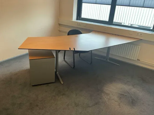 Ahrend bureau - afbeelding 2 van  7