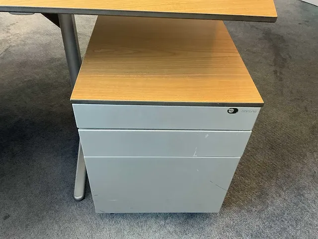 Ahrend bureau - afbeelding 4 van  7