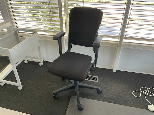 Ahrend bureaustoel - afbeelding 1 van  3