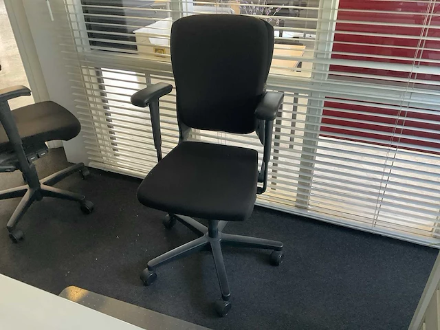 Ahrend bureaustoel - afbeelding 1 van  3