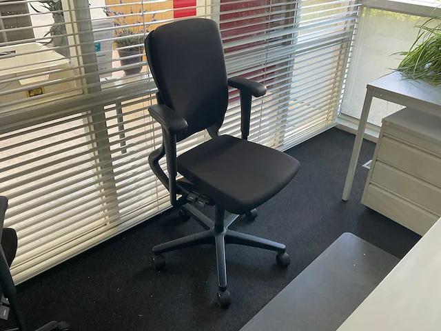 Ahrend bureaustoel - afbeelding 2 van  3