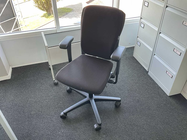 Ahrend bureaustoel - afbeelding 1 van  3