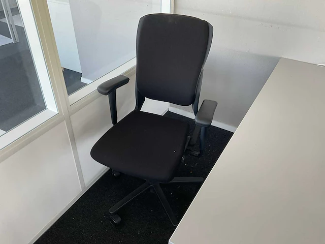 Ahrend bureaustoel - afbeelding 1 van  3