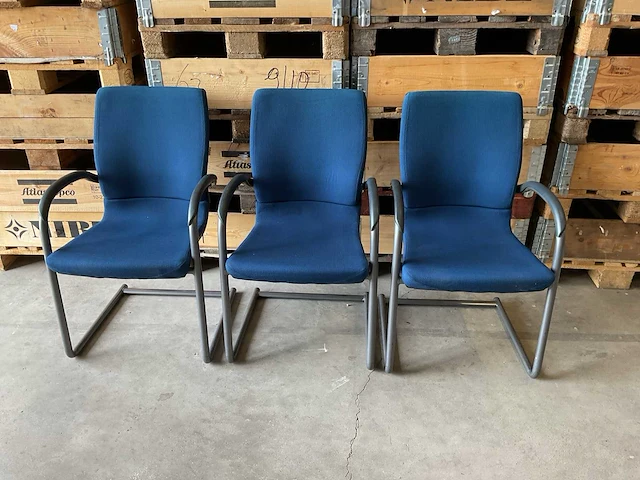 Ahrend vergaderstoel (3x) - afbeelding 1 van  2