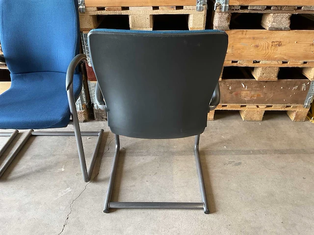 Ahrend vergaderstoel (3x) - afbeelding 2 van  2