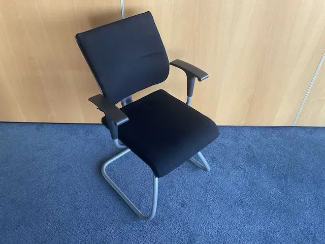 Ahrend vergadertafel met 6 stoelen - afbeelding 3 van  6