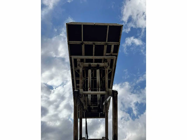 Aichi plateau schaar hoogwerker - afbeelding 19 van  26