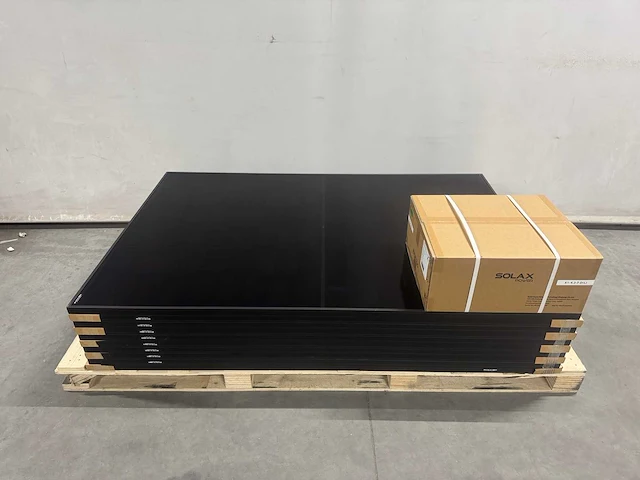 Aiko - set van 10 zonnepanelen (440 wp) en solax 4.2k omvormer - afbeelding 1 van  10