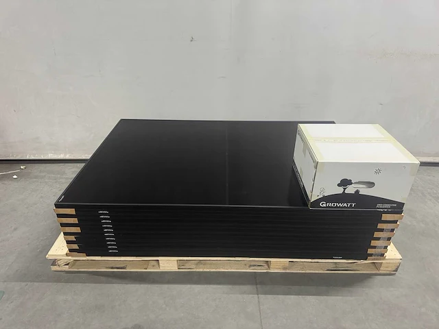 Aiko - set van 12 zonnepanelen (440 wp) en growatt 4.6k omvormer - afbeelding 1 van  9
