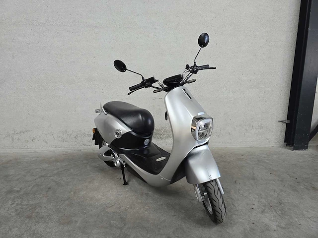 Aima - snorscooter - mine plus - 25km uitvoering elektrische scooter dth72g - afbeelding 4 van  8