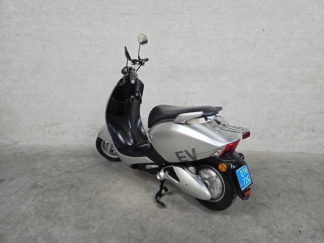 Aima - snorscooter - mine plus - 25km uitvoering elektrische scooter dth72g - afbeelding 6 van  8