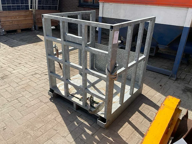 Air liquide man bak/gasflessen bak - afbeelding 2 van  7