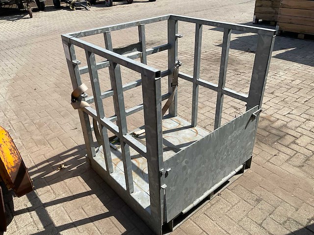 Air liquide man bak/gasflessen bak - afbeelding 3 van  7