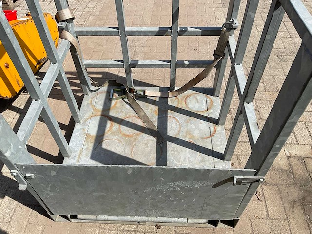 Air liquide man bak/gasflessen bak - afbeelding 5 van  7