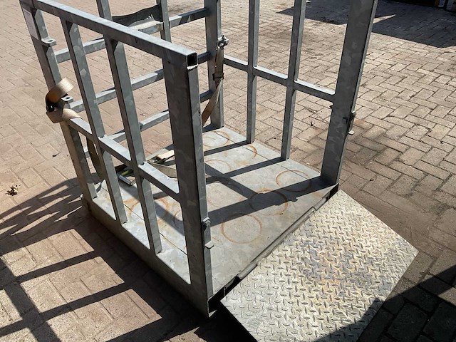 Air liquide man bak/gasflessen bak - afbeelding 6 van  7