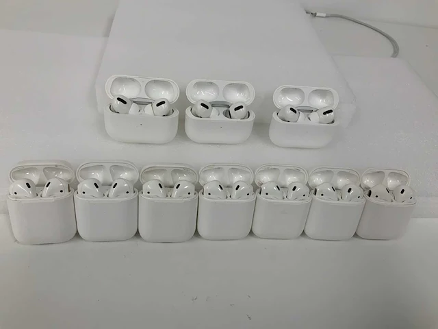 Airpods 2 met charging case a1602 & airpods pro 1 gen. met charging case a12190 (10x) - afbeelding 1 van  1