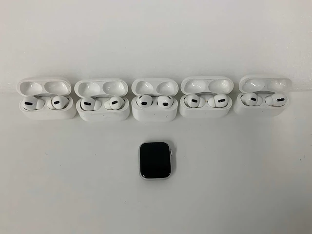 Airpods pro 1, with charging case + airpods pro 2, with charging case + apple watch 8 45mm gps fmi (6x) - afbeelding 1 van  3