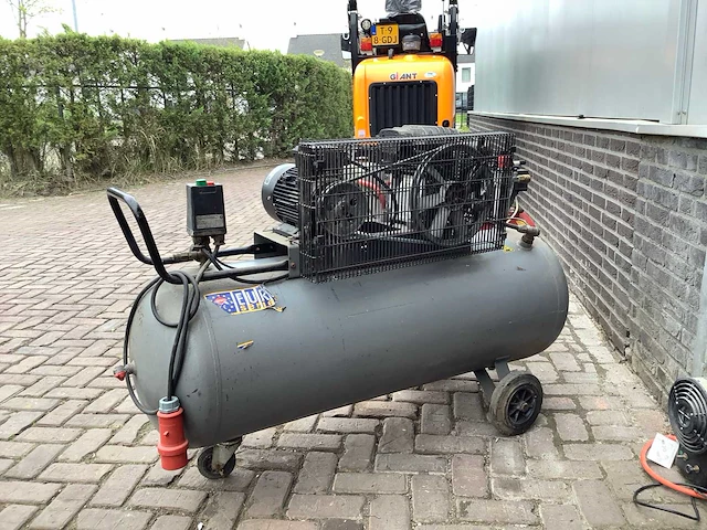 Airpress hk 425/200 luchtcompressor - afbeelding 2 van  4