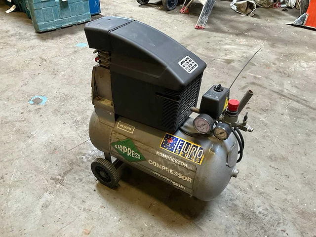 Airpress hl 215/25 mobiele luchtcompressor - afbeelding 1 van  5