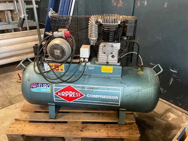 Airpress k 200-600 luchtcompressor - afbeelding 1 van  5