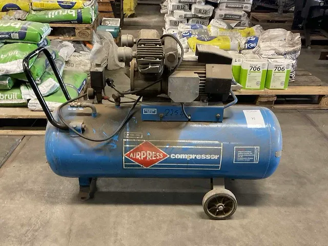 Airpress lm 100-350 zuigercompressor - afbeelding 1 van  6