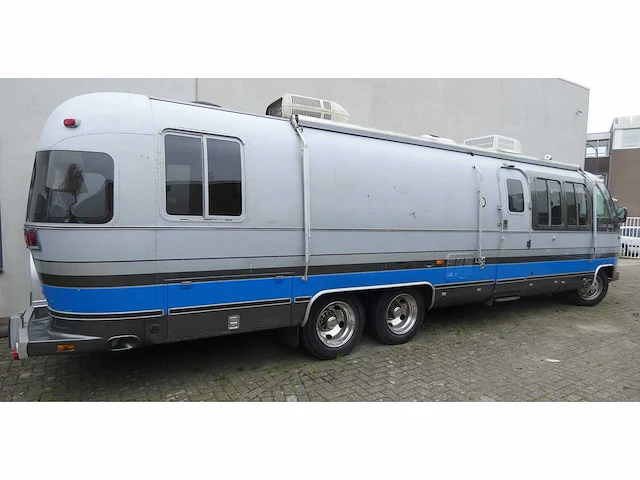 Airstream - 325 - campervan - afbeelding 31 van  57