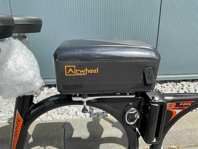 Airwheel backpack elektrische mini e-scooter - afbeelding 9 van  13