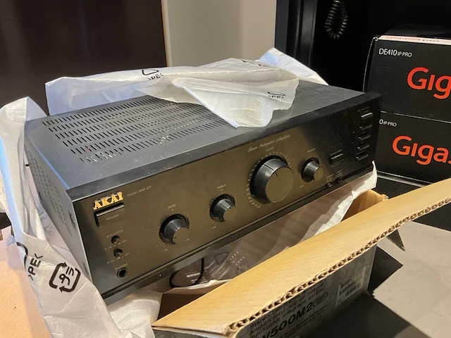 Akai am-27 amplifier - afbeelding 1 van  2