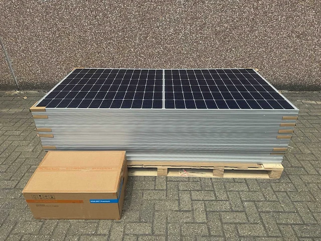 Akcome - set van 18 zonnepanelen (470 wp) met 8 kw omvormer - afbeelding 1 van  9