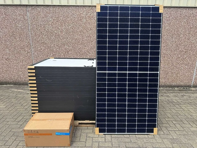 Akcome - set van 33 zonnepanelen met 12 kw omvormer - afbeelding 1 van  9