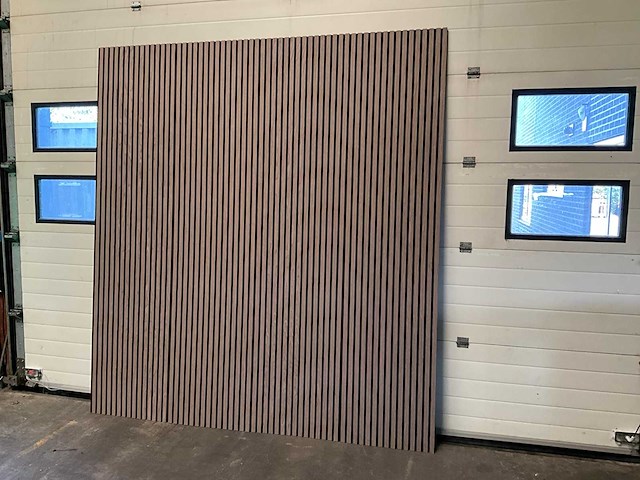 Akoestisch wandpaneel - 2600x600x21mm - walnoot (20x) - afbeelding 1 van  7