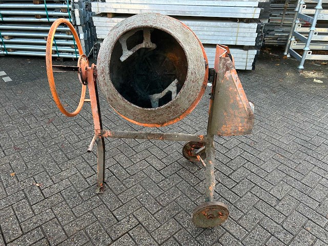 Al-ko 1401 betonmolen - afbeelding 1 van  7