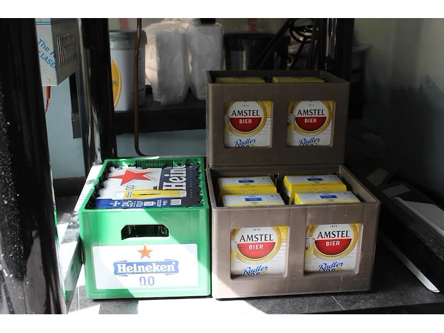 Alcoholvrij bier in 4 kratten en 2 traytjes. veelal houdbaar tot 10-2025. - afbeelding 2 van  2
