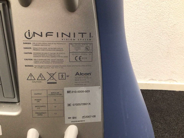 Alcon - infiniti - phacoemulsifier - afbeelding 5 van  5