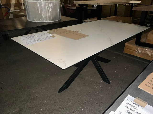 Alesso eetkamertafel 240cm - afbeelding 1 van  3