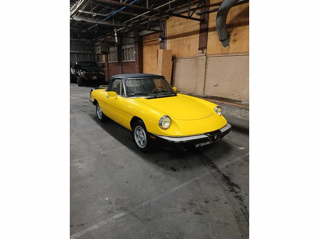 Alfa - spider - personenauto - afbeelding 2 van  9